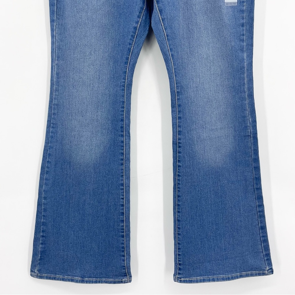 NWT Levi’s 726 Western Flare High Rise Medium Indigo Stretch Denim Jeans 33/32 - Picture 5 of 14